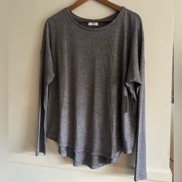 🌸 Ardene 🌸 dark gray basic top - Picture 1 of 7